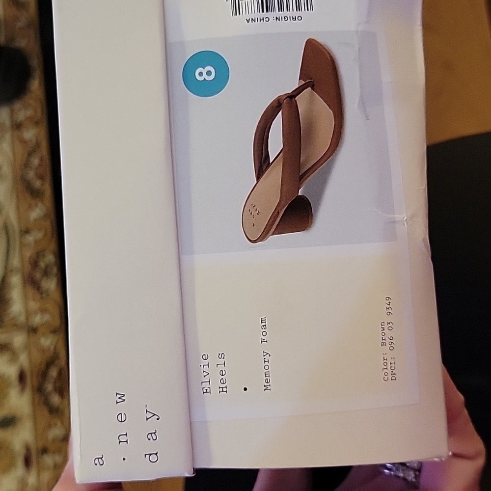 A New Day Elvie Round Heel Sandals Brown Memory Foam insole padded strap 8 New… - Picture 10 of 11
